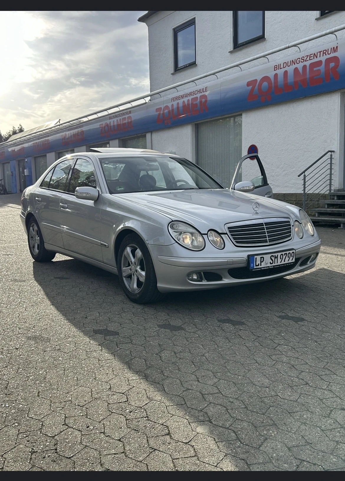 Mercedes-Benz E 200, снимка 2 - Автомобили и джипове - 55005716