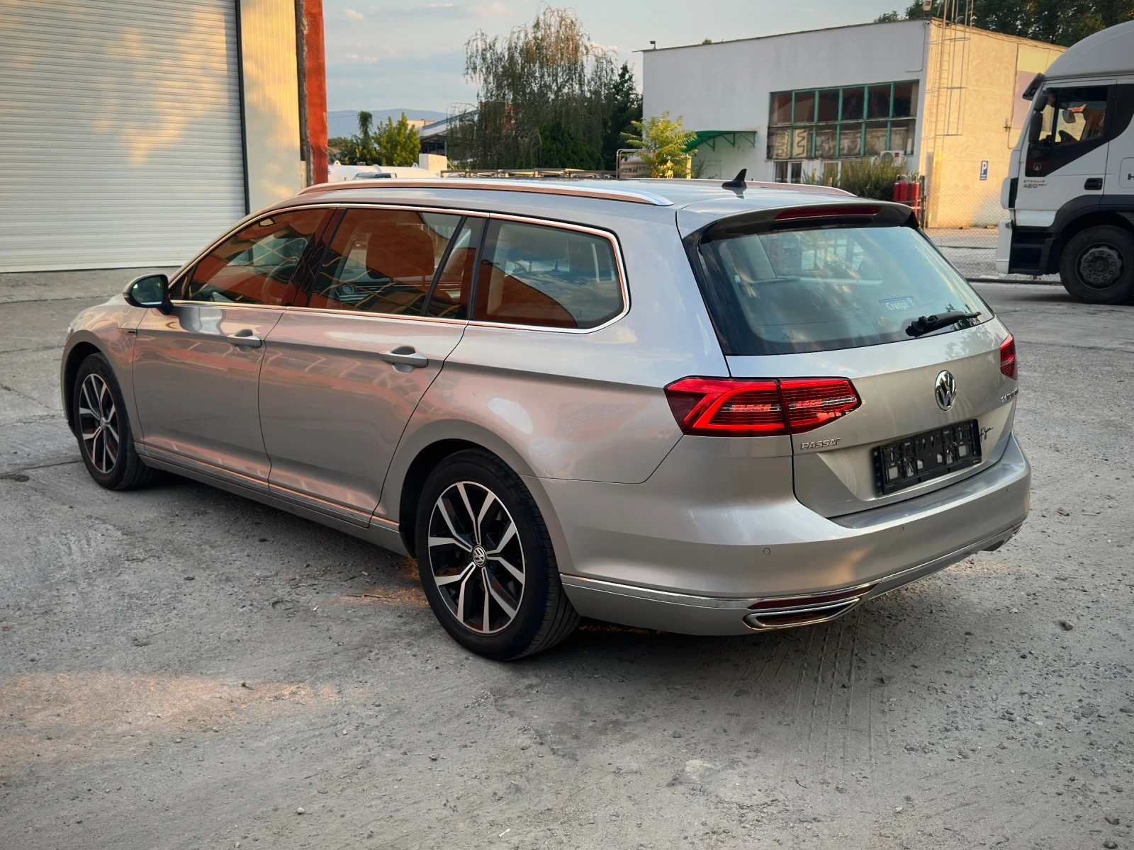 VW Passat 2.0TDI 240кс HIGHLINE DSG* Digital* 4Motion, снимка 3 - Автомобили и джипове - 55578804