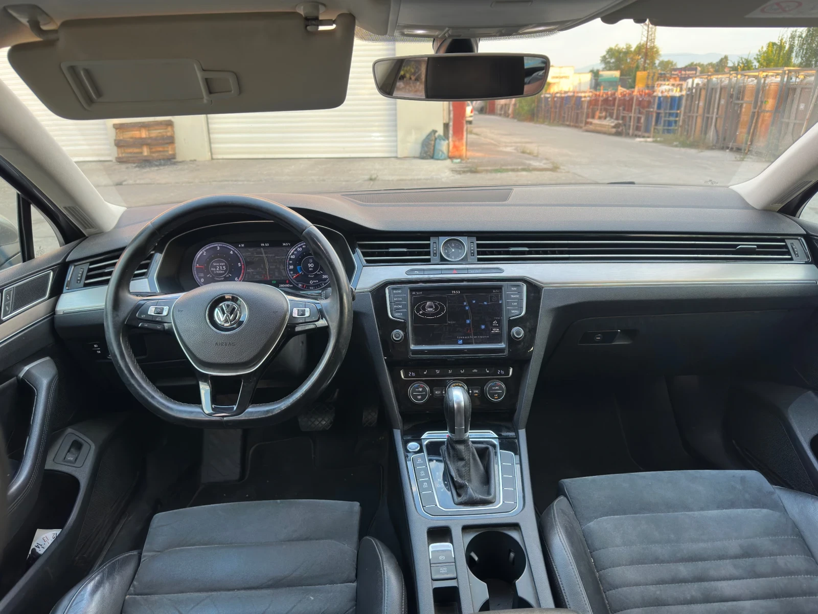 VW Passat 2.0TDI 240кс HIGHLINE DSG* Digital* 4Motion, снимка 8 - Автомобили и джипове - 55578804