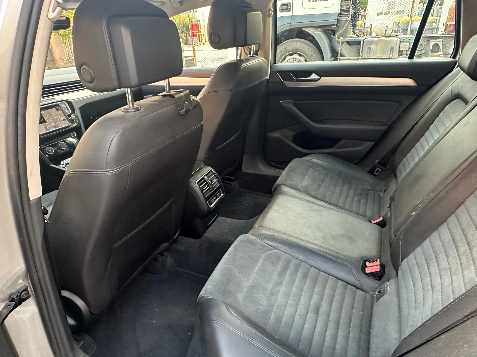 VW Passat 2.0TDI 240кс HIGHLINE DSG* Digital* 4Motion, снимка 10 - Автомобили и джипове - 55578804