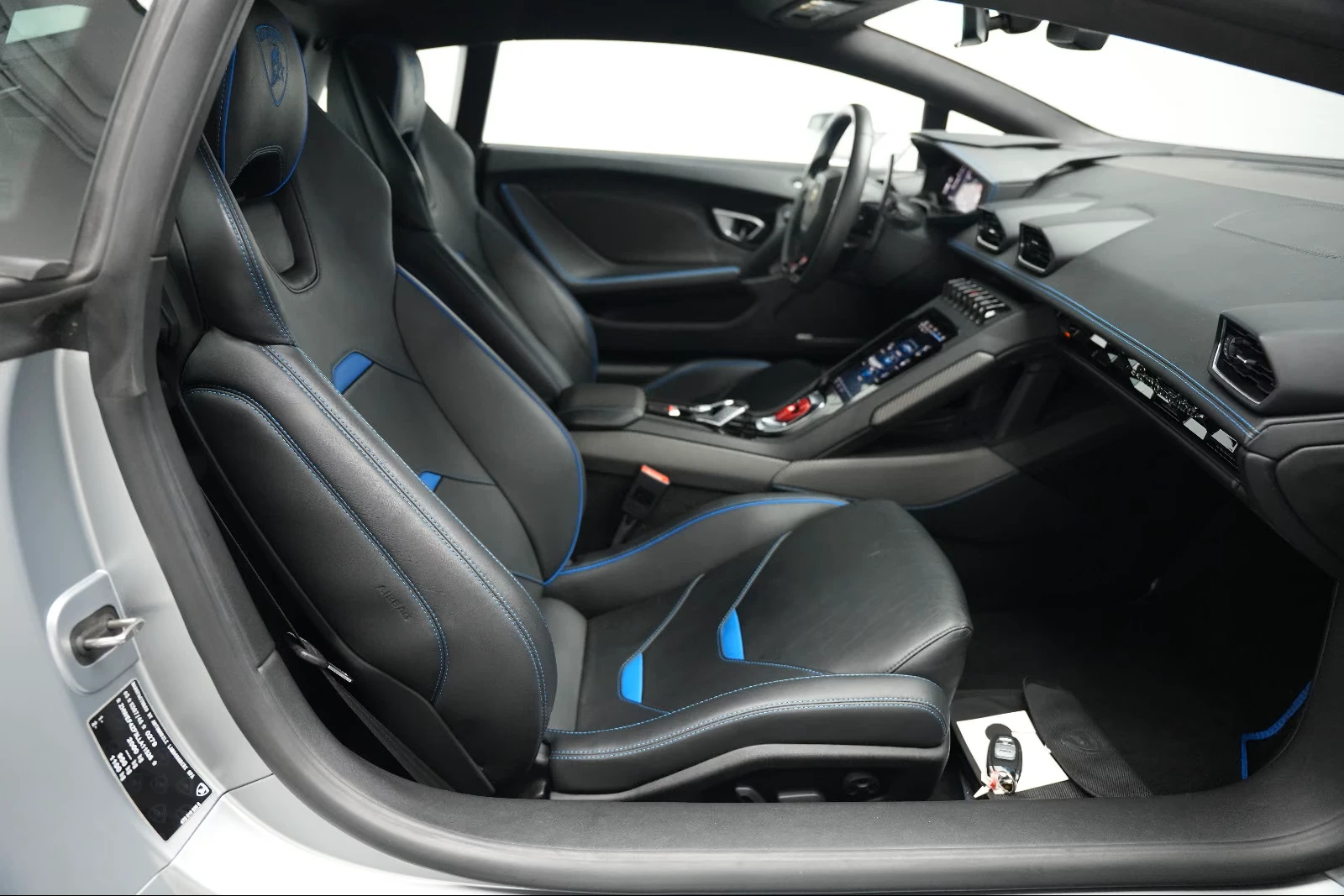 Lamborghini Huracan EVO* V10* LIFT* RWD* SENSONUM* CAM* , снимка 11 - Автомобили и джипове - 55735575