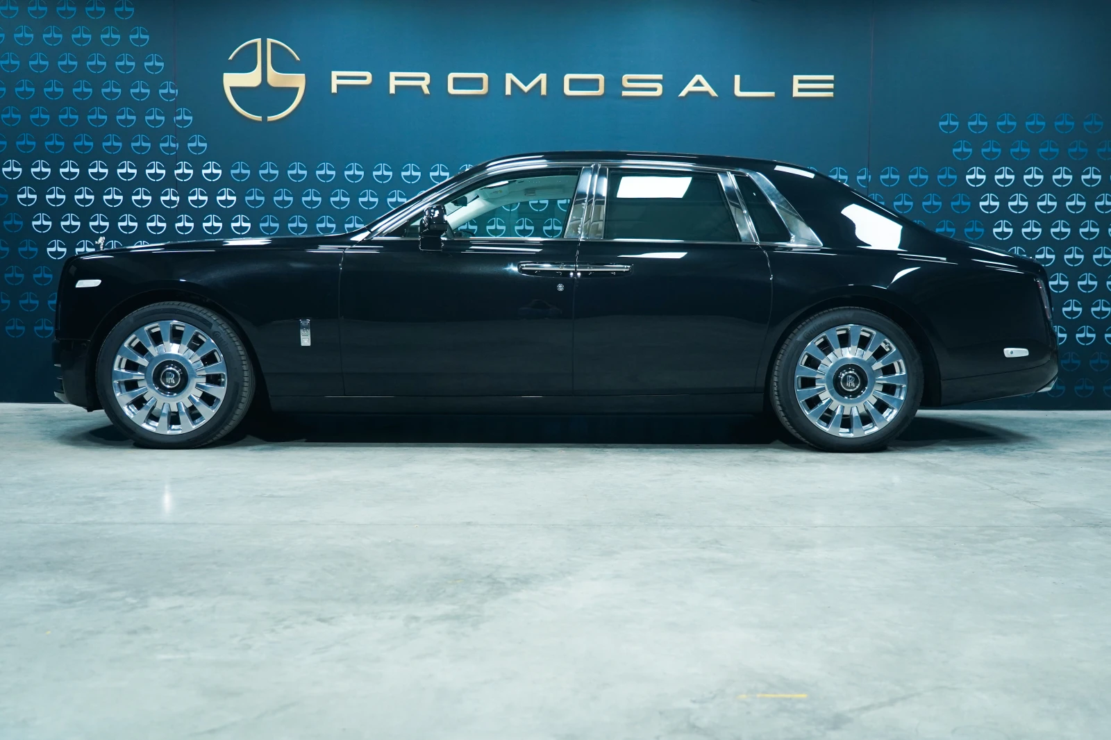 Rolls-Royce Phantom VIII* StarLights* Massage* 360* TV* 22, снимка 3 - Автомобили и джипове - 56354571