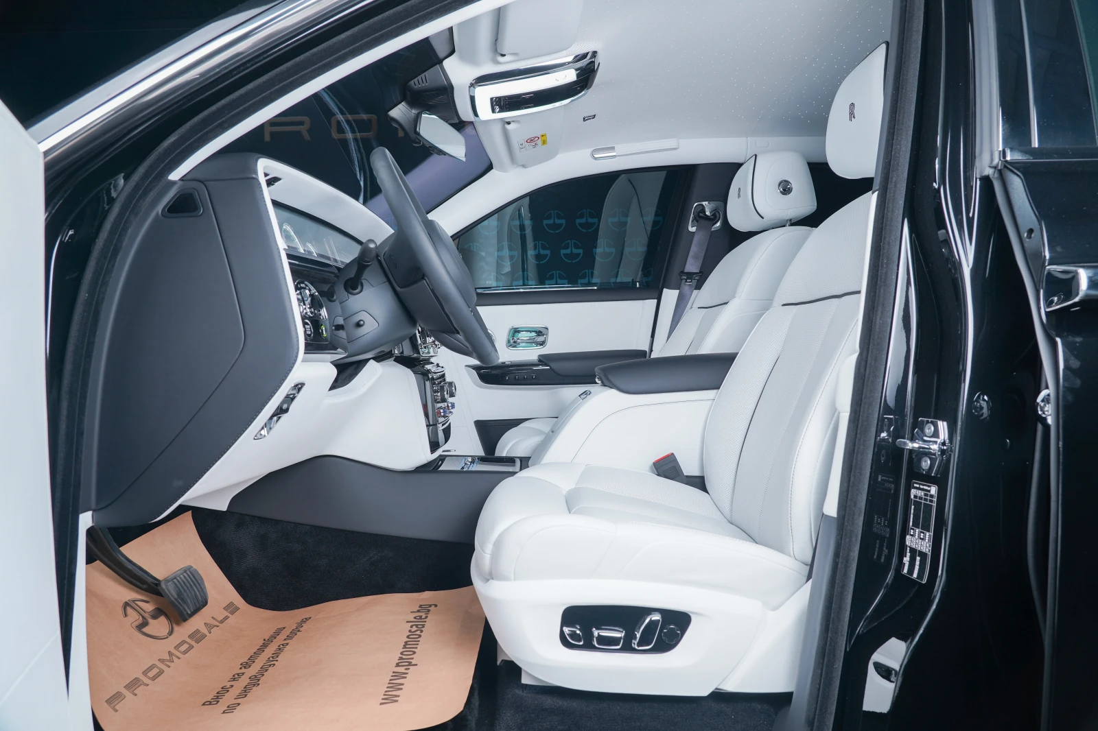 Rolls-Royce Phantom VIII* StarLights* Massage* 360* TV* 22, снимка 8 - Автомобили и джипове - 56354571