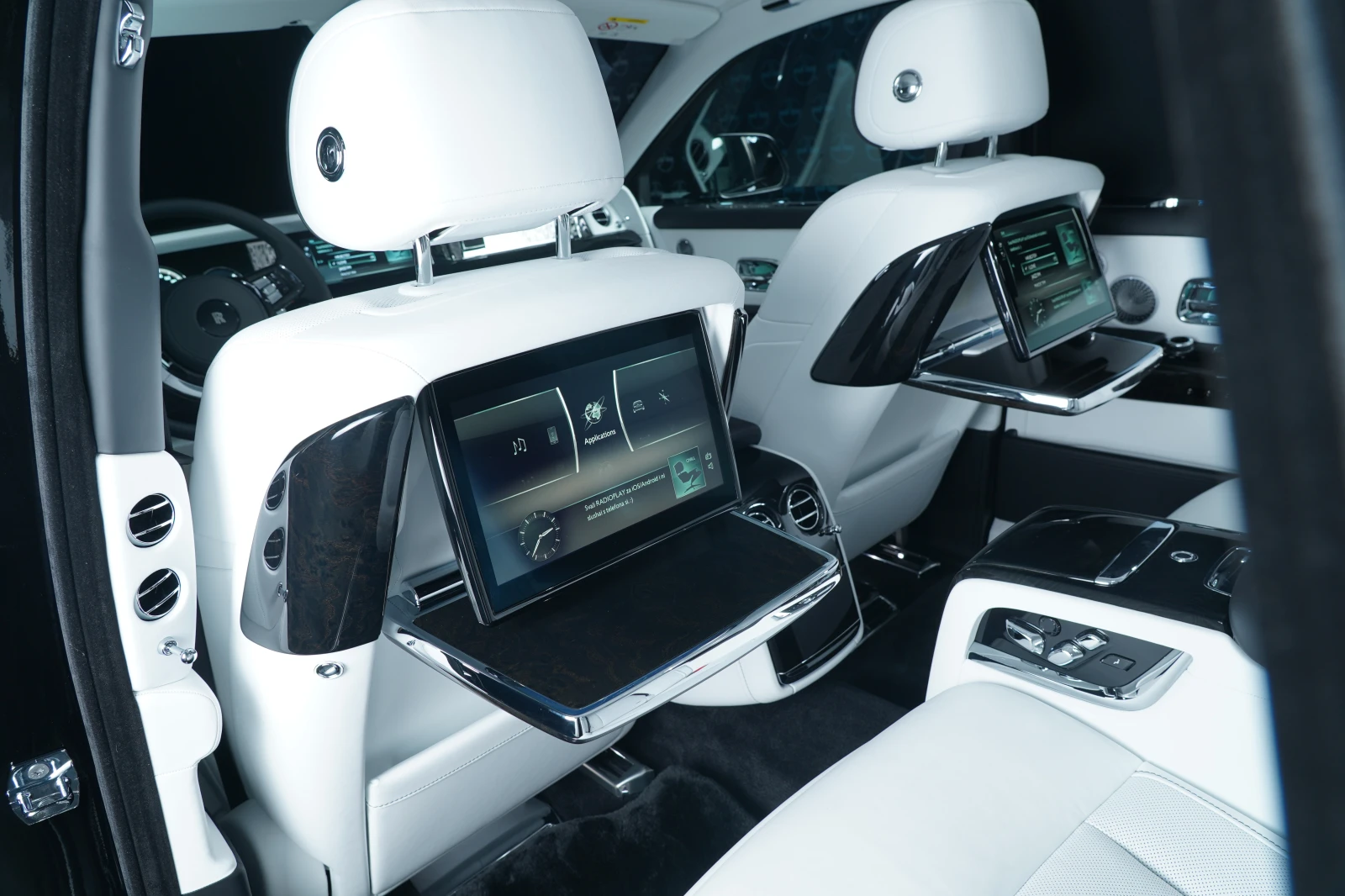 Rolls-Royce Phantom VIII* StarLights* Massage* 360* TV* 22, снимка 12 - Автомобили и джипове - 56354571