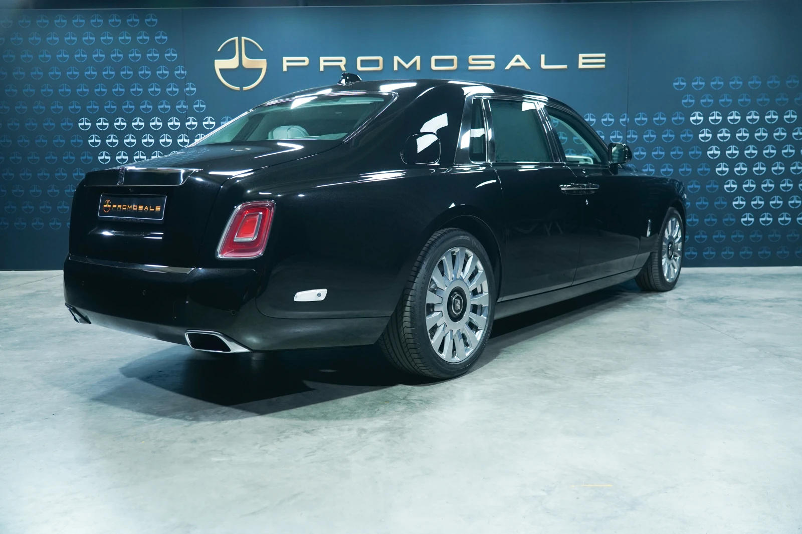 Rolls-Royce Phantom VIII* StarLights* Massage* 360* TV* 22, снимка 4 - Автомобили и джипове - 56354571