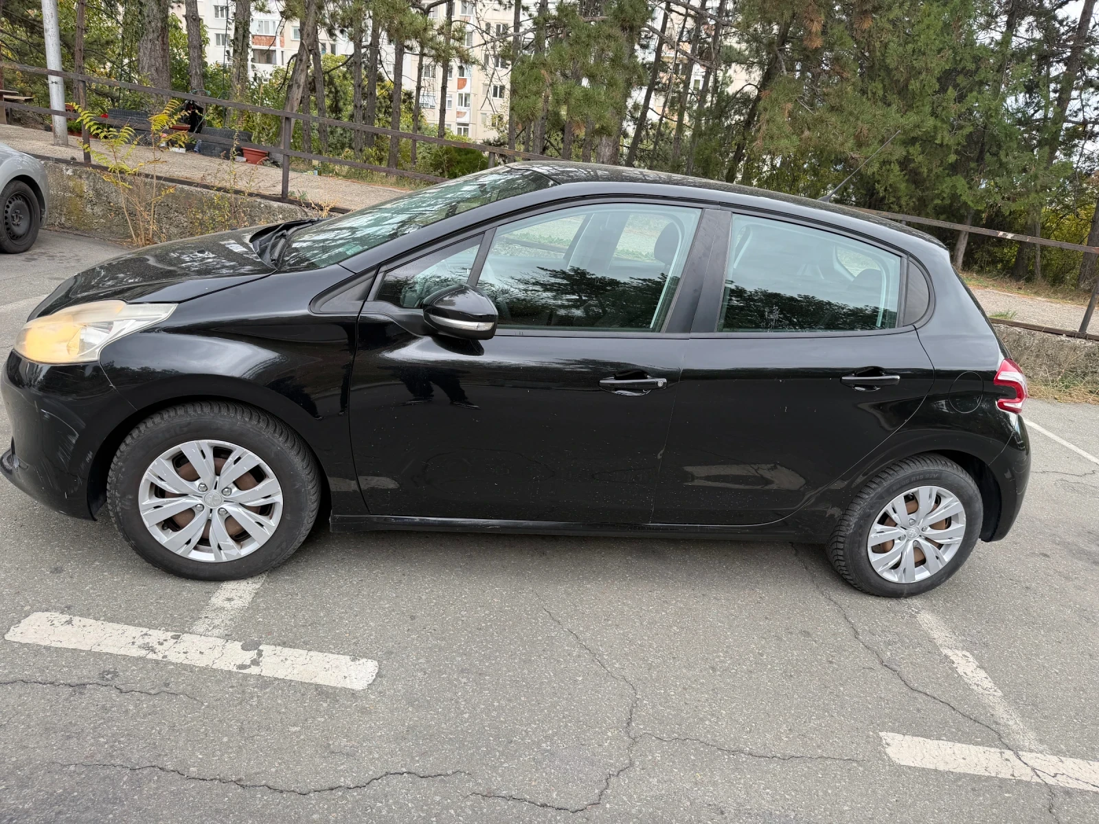 Peugeot 208 1.2i 82HP 2015г, снимка 2 - Автомобили и джипове - 56723742