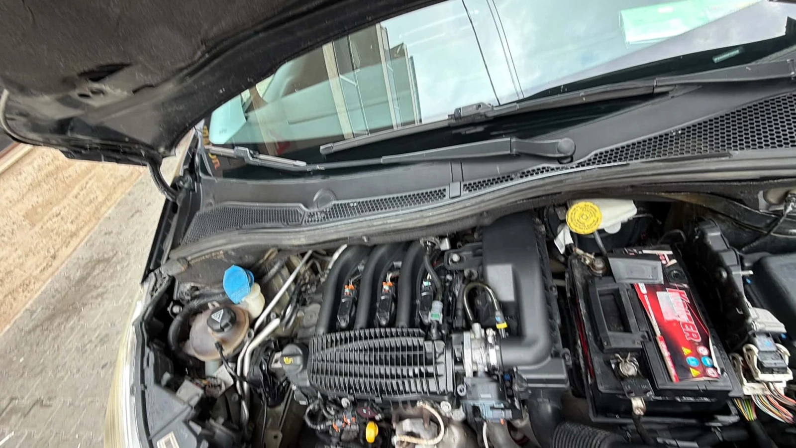 Peugeot 208 1.2i 82HP 2015г, снимка 11 - Автомобили и джипове - 56723742