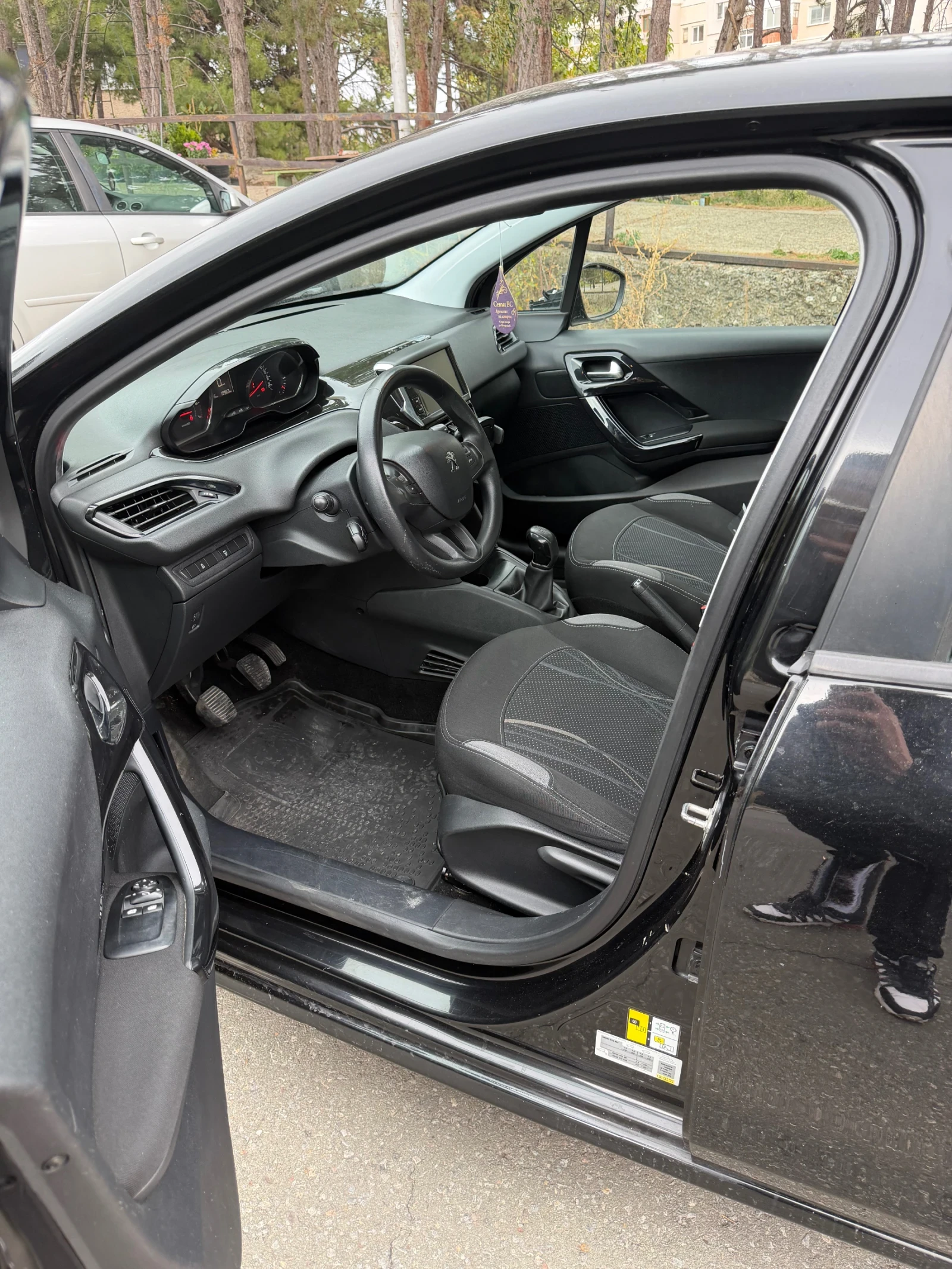 Peugeot 208 1.2i 82HP 2015г, снимка 7 - Автомобили и джипове - 56723742