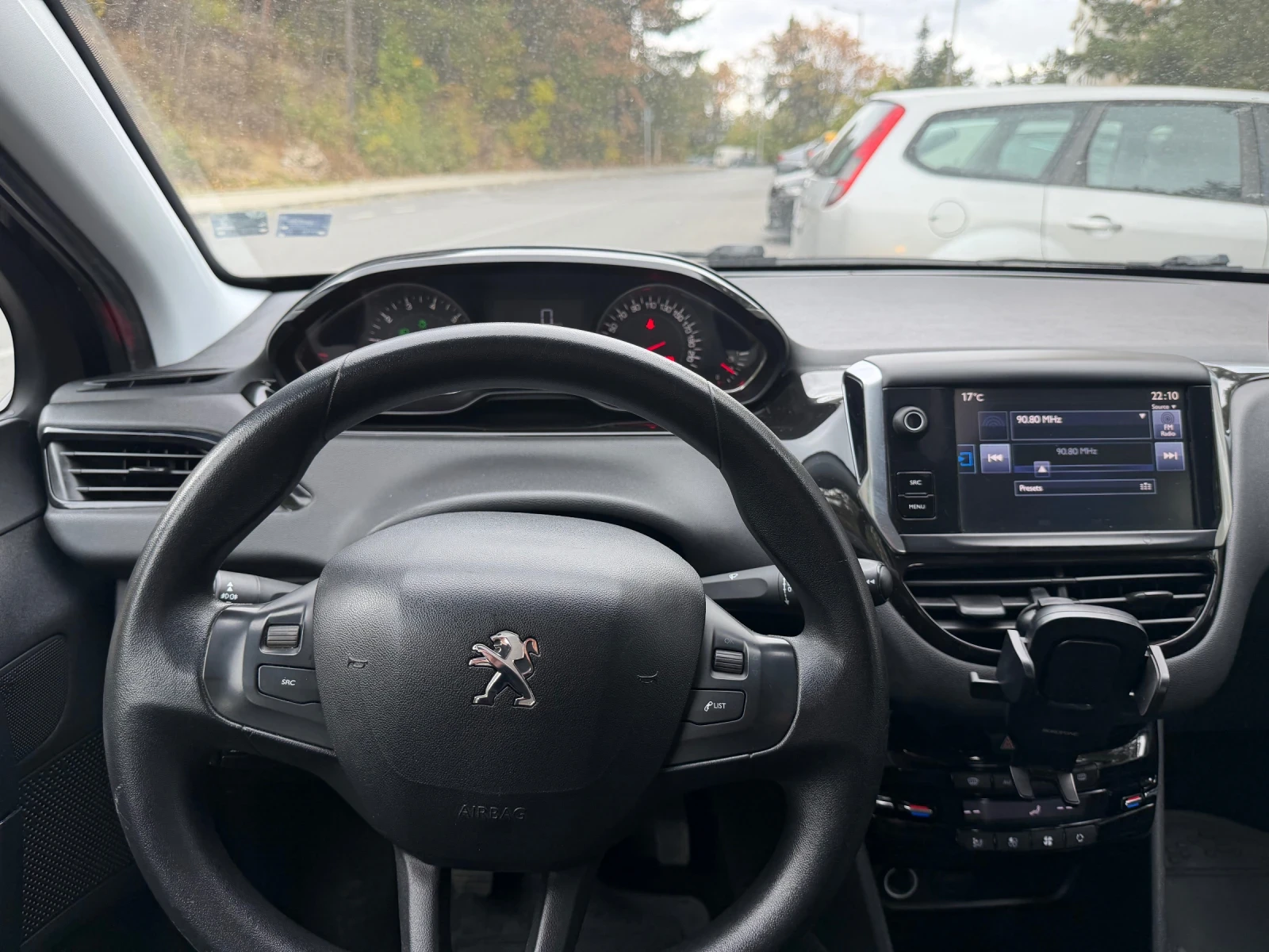 Peugeot 208 1.2i 82HP 2015г, снимка 8 - Автомобили и джипове - 56723742