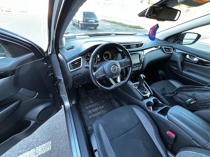 Nissan Qashqai 1.3 DiG-T DCT, снимка 9 - Автомобили и джипове - 47833138