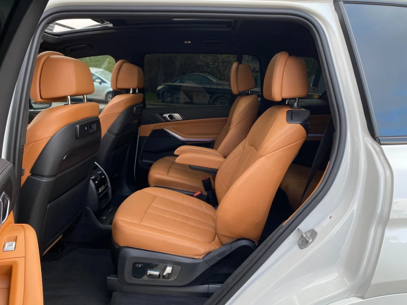 BMW X7 4.0i/2022г/M-ПАКЕТ/ВЪЗДУШНО/ОБДУХВАНЕ, снимка 11 - Автомобили и джипове - 52203268