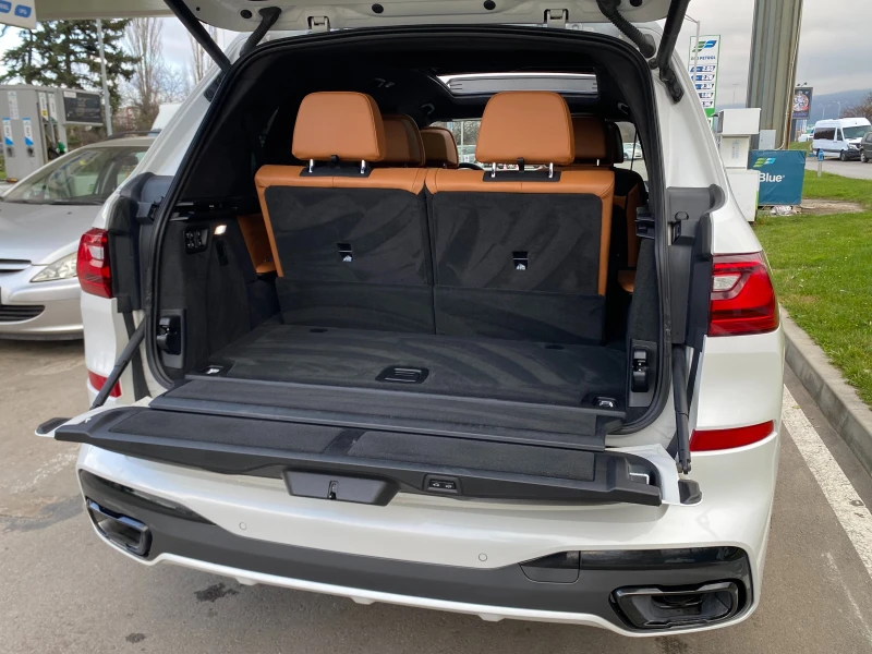 BMW X7 4.0i/2022г/M-ПАКЕТ/ВЪЗДУШНО/ОБДУХВАНЕ, снимка 15 - Автомобили и джипове - 52203268