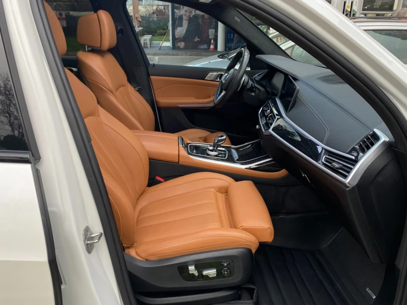 BMW X7 4.0i/2022г/M-ПАКЕТ/ВЪЗДУШНО/ОБДУХВАНЕ, снимка 10 - Автомобили и джипове - 52203268