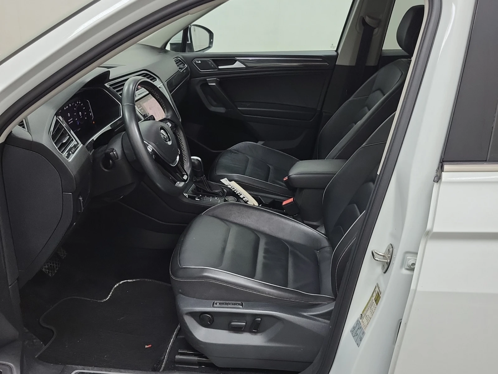 VW Tiguan HIGHLINE * CARFAX * АвтоКредит * Цена до България* - изображение 8
