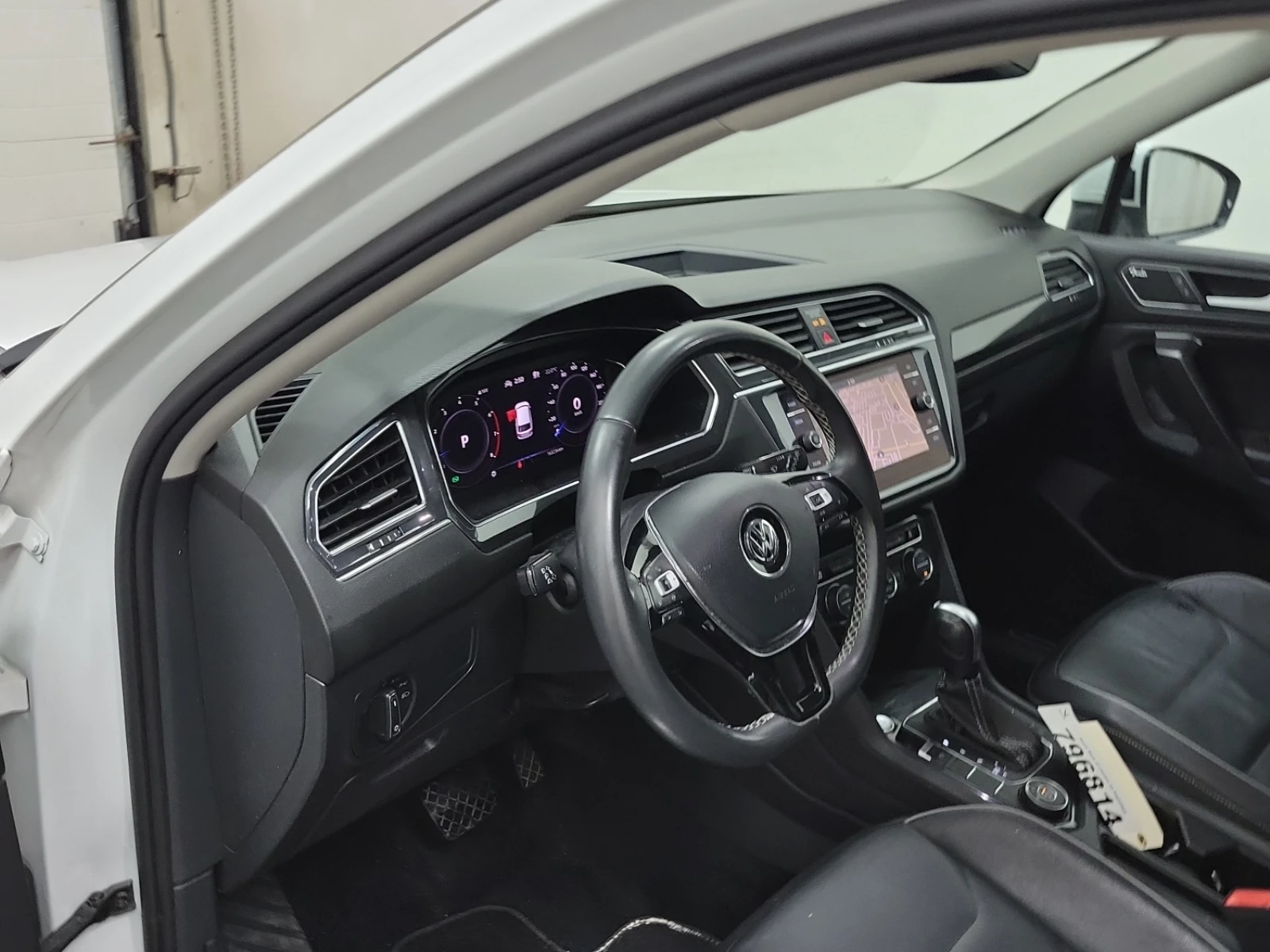 VW Tiguan HIGHLINE * CARFAX * АвтоКредит * Цена до България* - изображение 10
