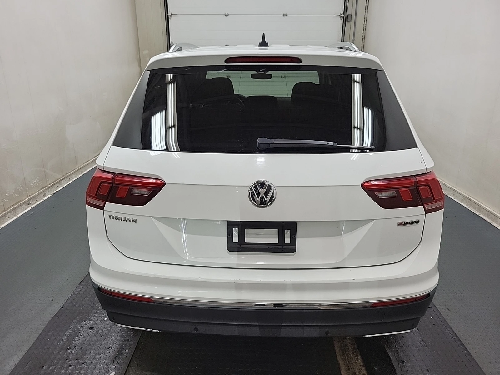 VW Tiguan HIGHLINE * CARFAX * АвтоКредит * Цена до България* - изображение 5