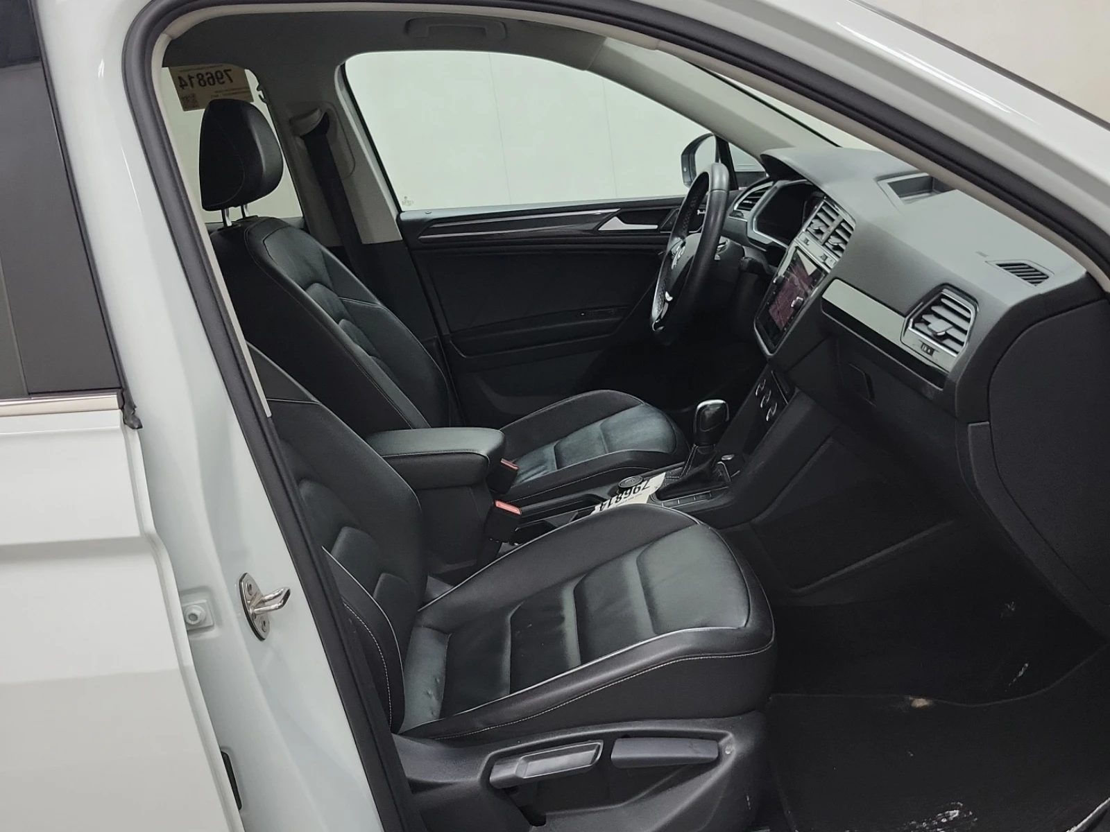 VW Tiguan HIGHLINE * CARFAX * АвтоКредит * Цена до България* - изображение 9