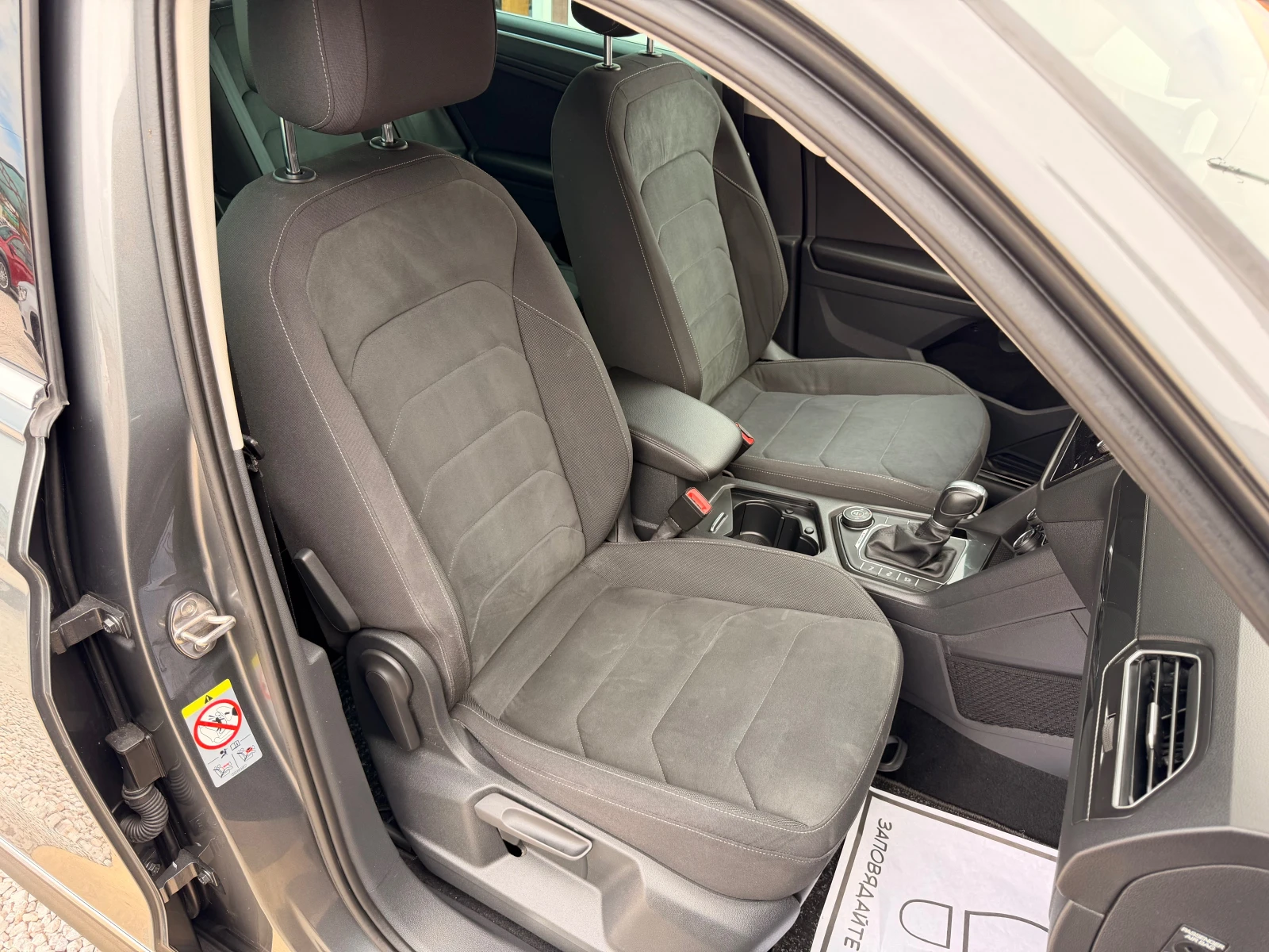 VW Tiguan 2.0TDI* AUT* FACE* DIGITAL* 4x4* LED* PODGREV* , снимка 9 - Автомобили и джипове - 52852129