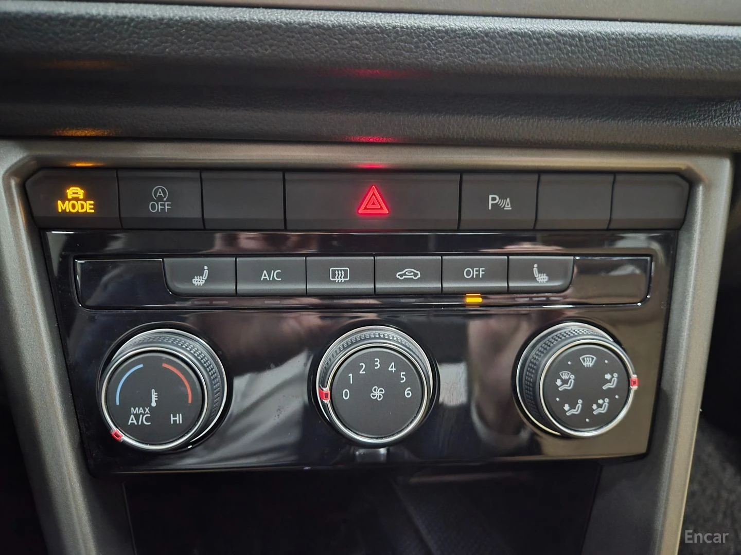 VW T-Roc 2.0TDI* STYLE* КОЖА* ПОДГРЕВ* КАМЕРА* , снимка 14 - Автомобили и джипове - 55674035