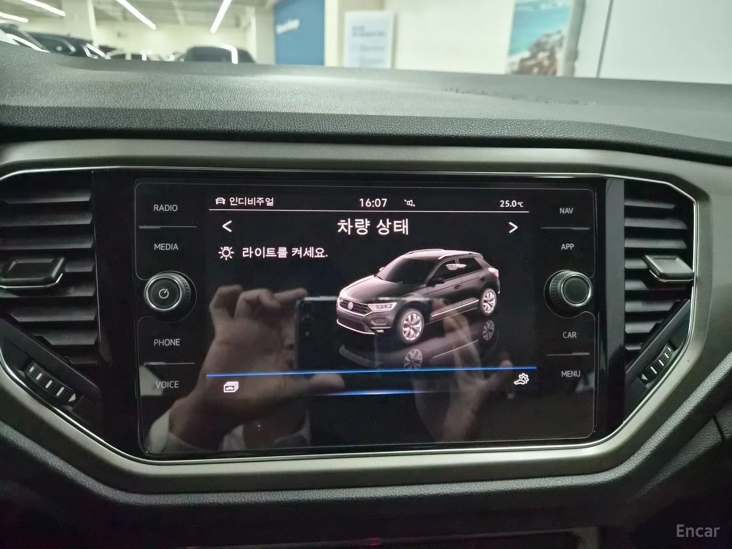 VW T-Roc 2.0TDI* STYLE* КОЖА* ПОДГРЕВ* КАМЕРА* , снимка 13 - Автомобили и джипове - 55674035