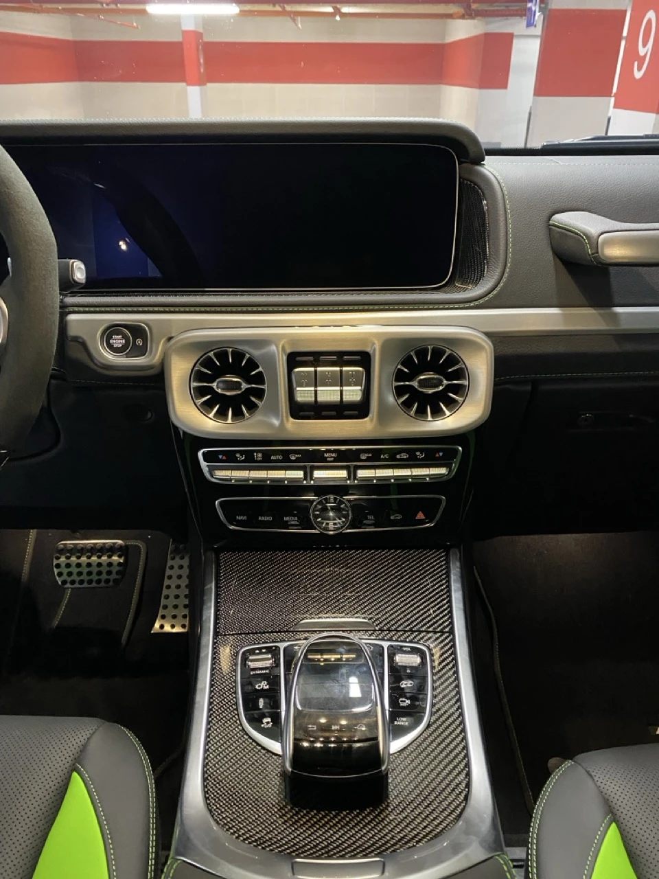 Mercedes-Benz G 63 AMG Magno/Carbon/Burmester/1 собственик/Гаранция, снимка 11 - Автомобили и джипове - 56235315