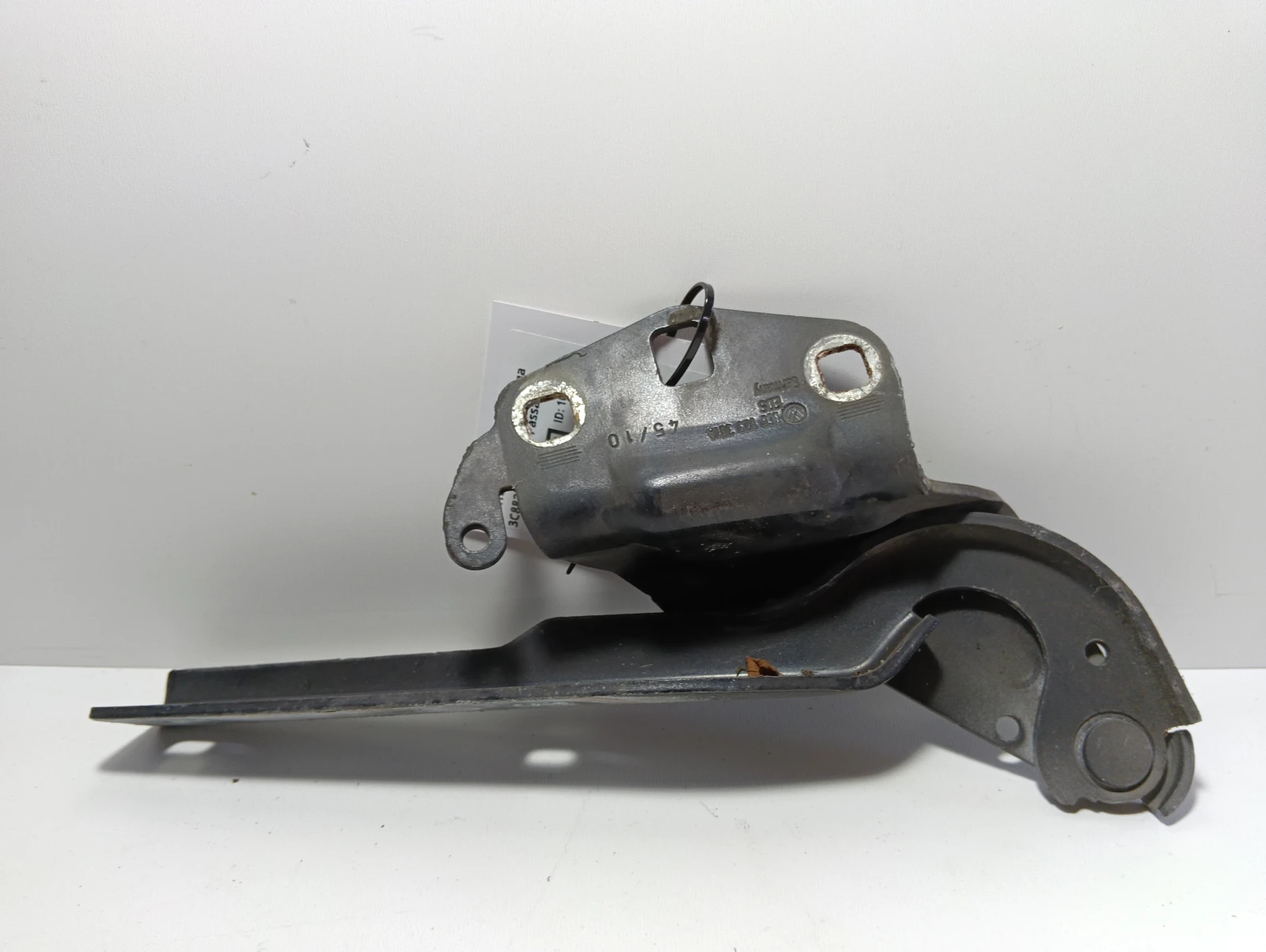 панта преден капак  лява 3C8823301A VW Passat CC
