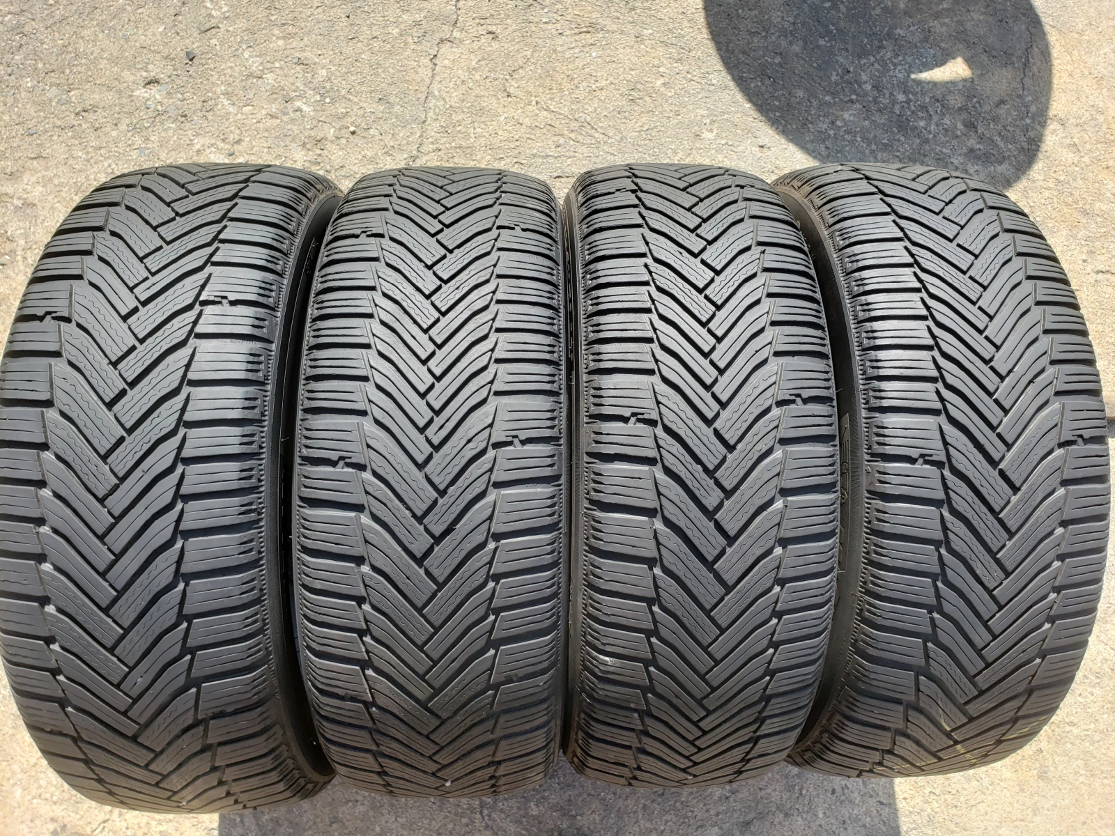 Гуми Зимни 205/55R17, снимка 2 - Гуми и джанти - 56213658