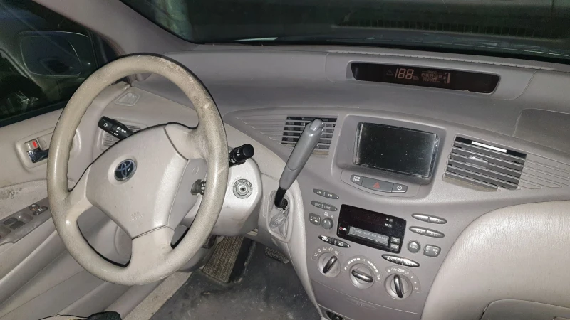 Toyota Prius 1.5 Hybrid нов внос от Италия , снимка 10 - Автомобили и джипове - 47255605