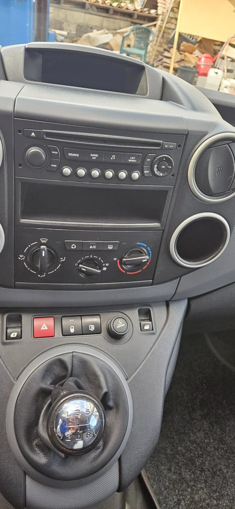 Peugeot Partner 1.6 Hdi , климатик, централно, снимка 7 - Автомобили и джипове - 51844217