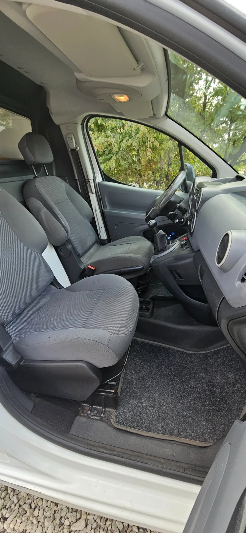 Peugeot Partner 1.6 Hdi , климатик, централно, снимка 11 - Автомобили и джипове - 51844217