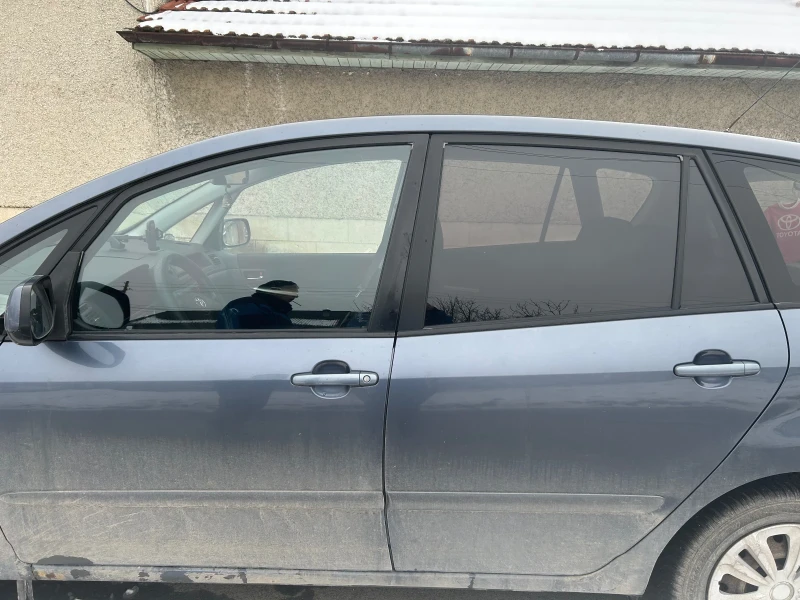 Toyota Corolla verso, снимка 8 - Автомобили и джипове - 53371085