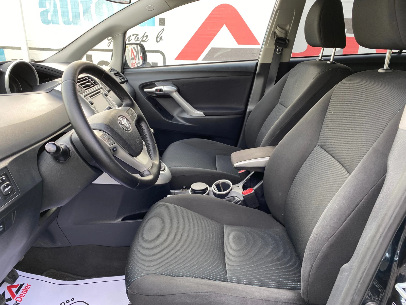 Toyota Verso 2.0D4d-126кс= 6СКОРОСТИ= 7МЕСТА= НАВИ= КАМЕРА - изображение 7