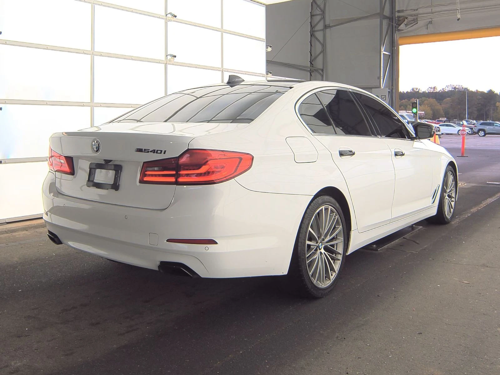 BMW 540 KEYLESS* HEADUP* SOFT-CLOSE* DISTRONIC - изображение 4