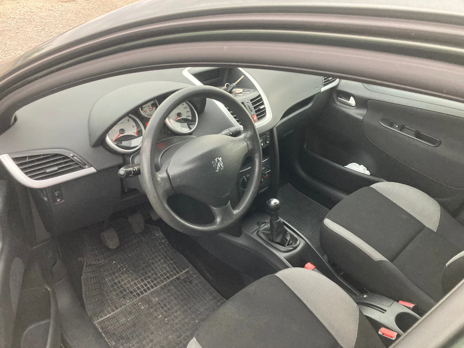 Peugeot 207 1.4i SW KLIMA - изображение 6