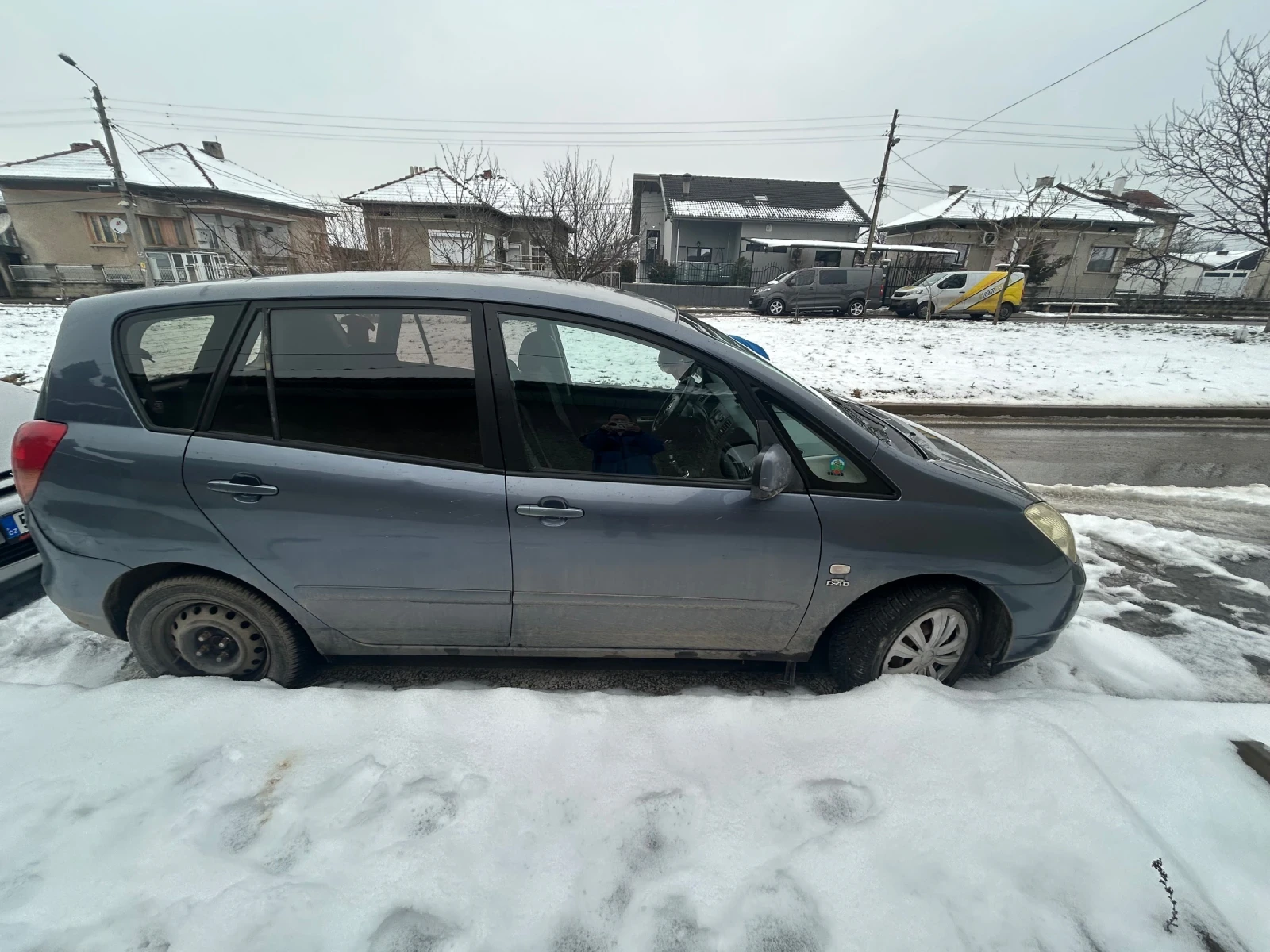 Toyota Corolla verso  - изображение 10