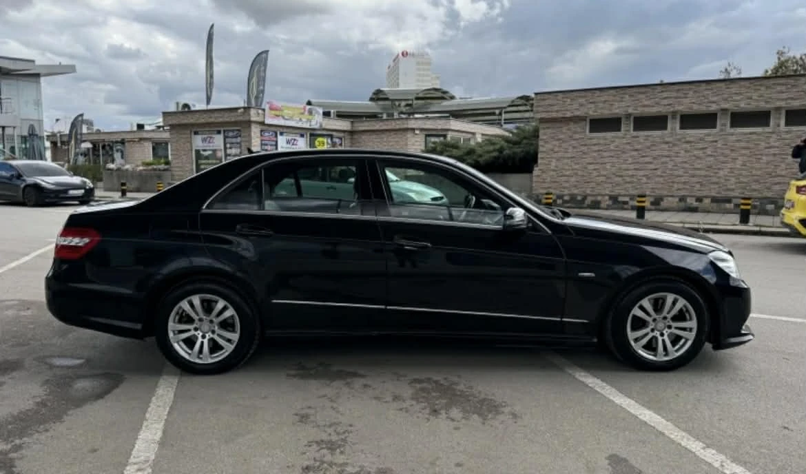 Mercedes-Benz E 250 2.5