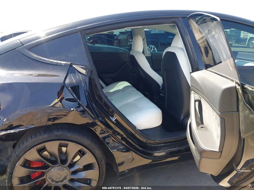 Tesla Model 3 Performance Dual Motor All-Wheel Drive, снимка 8 - Автомобили и джипове - 54424554