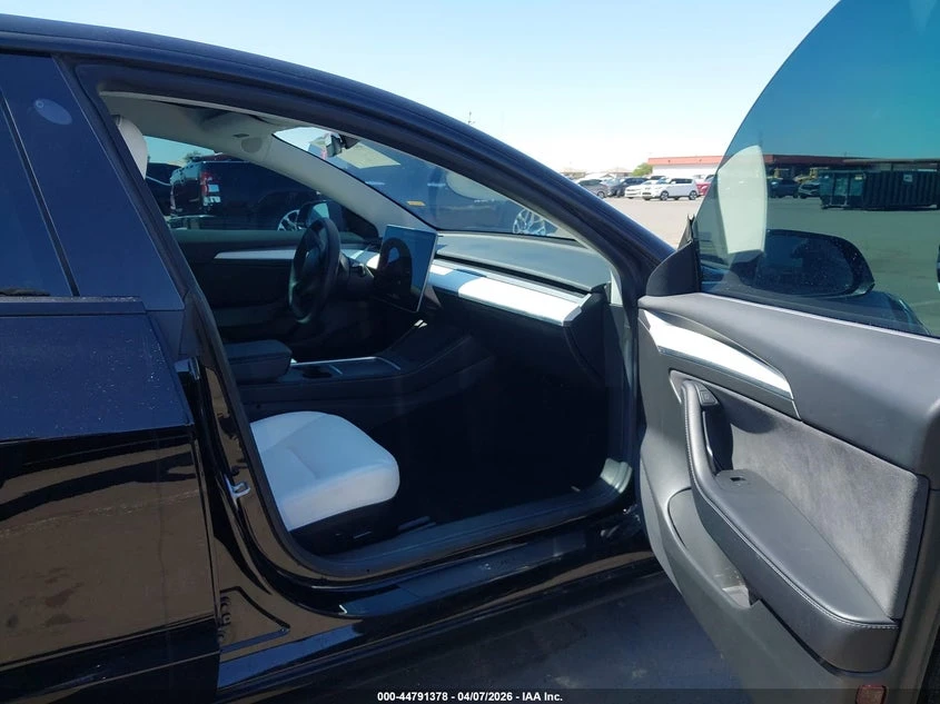 Tesla Model 3 Performance Dual Motor All-Wheel Drive, снимка 5 - Автомобили и джипове - 54424554