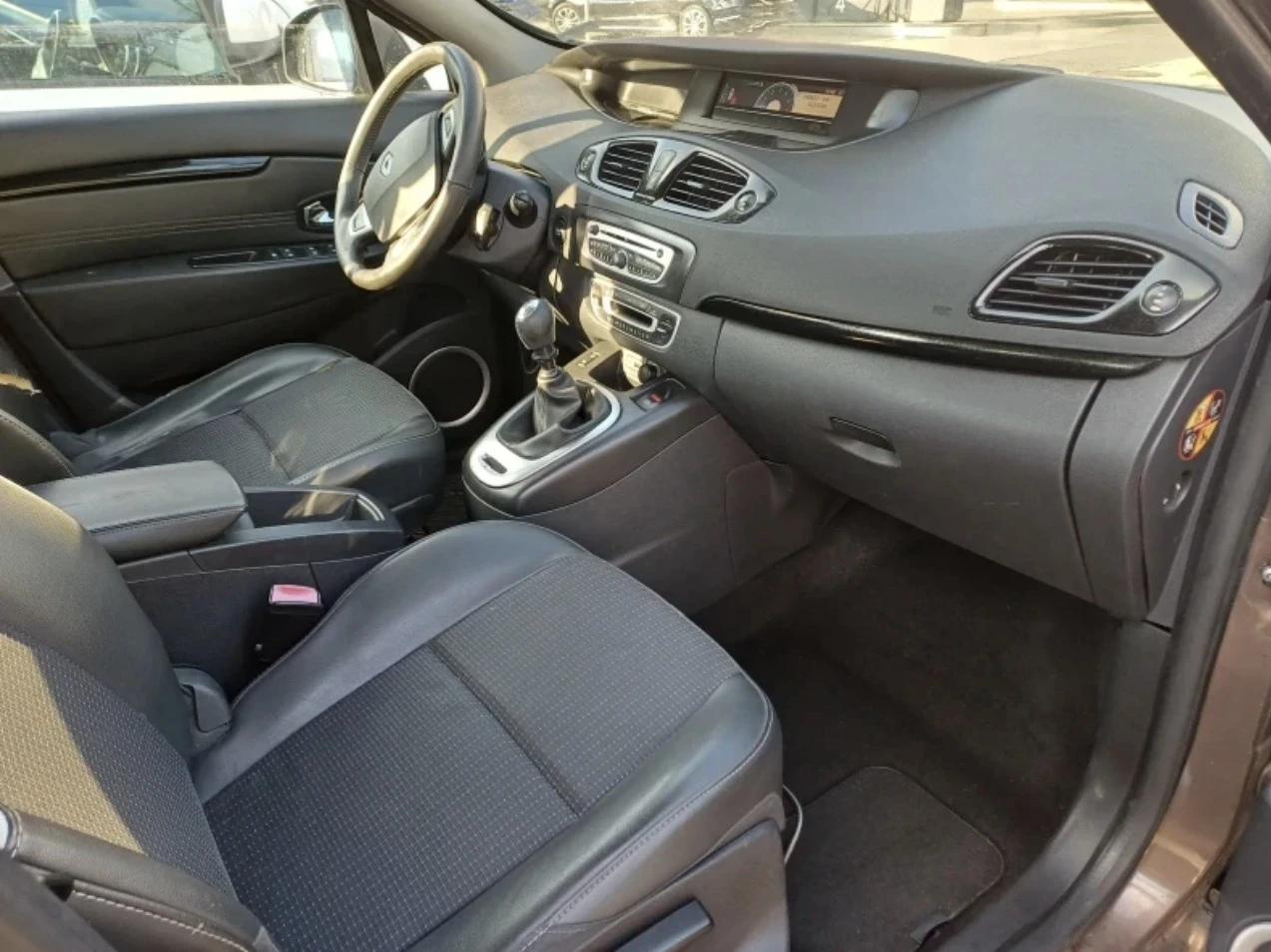 Renault Grand scenic, снимка 3 - Автомобили и джипове - 54600548