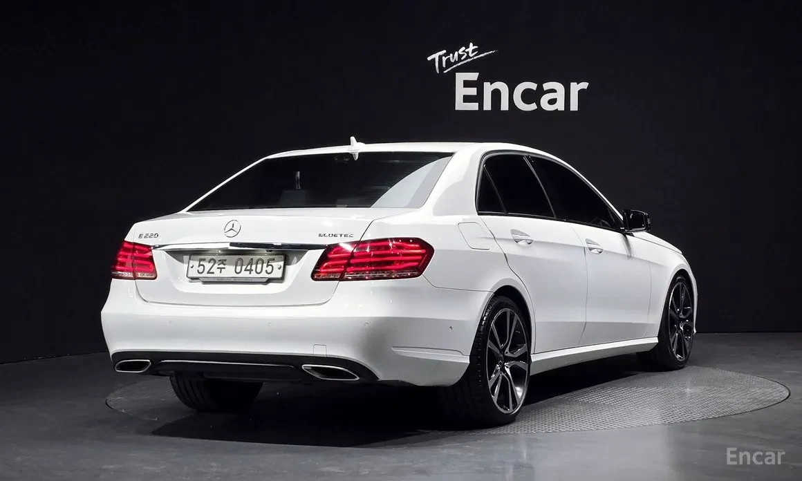 Mercedes-Benz E 220 BlueTEC Avantgarde Sport!!, снимка 2 - Автомобили и джипове - 55185475