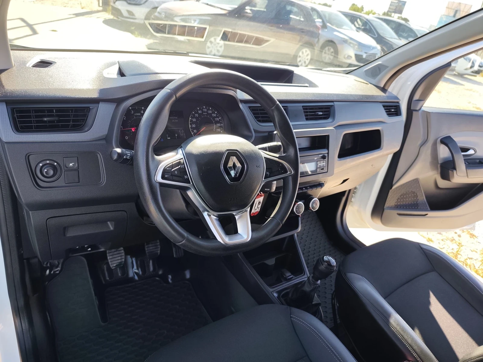 Renault Express ДДС, Италия , снимка 10 - Автомобили и джипове - 56112404