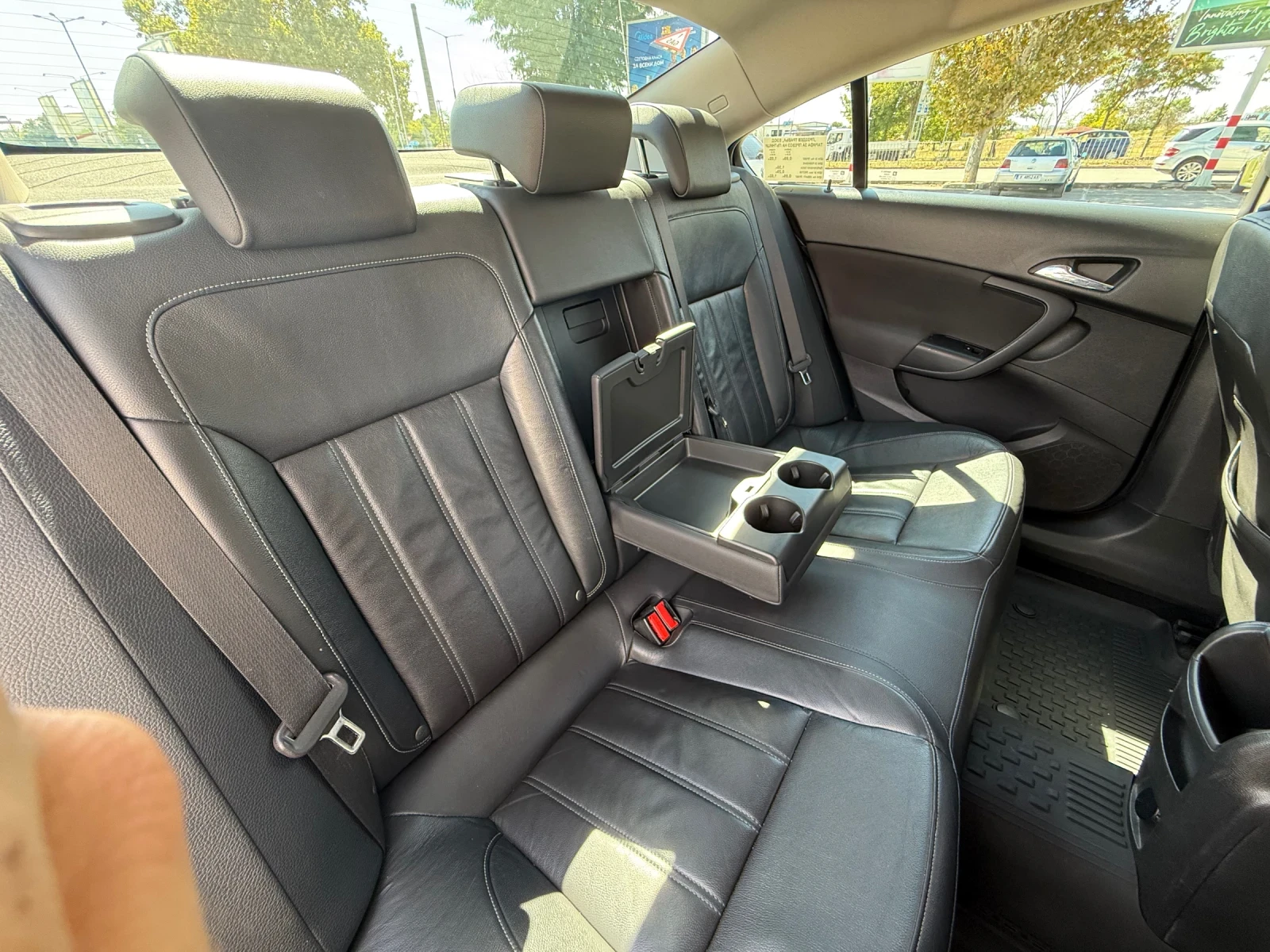 Opel Insignia 1.4i с фабрична газ, снимка 11 - Автомобили и джипове - 56129996