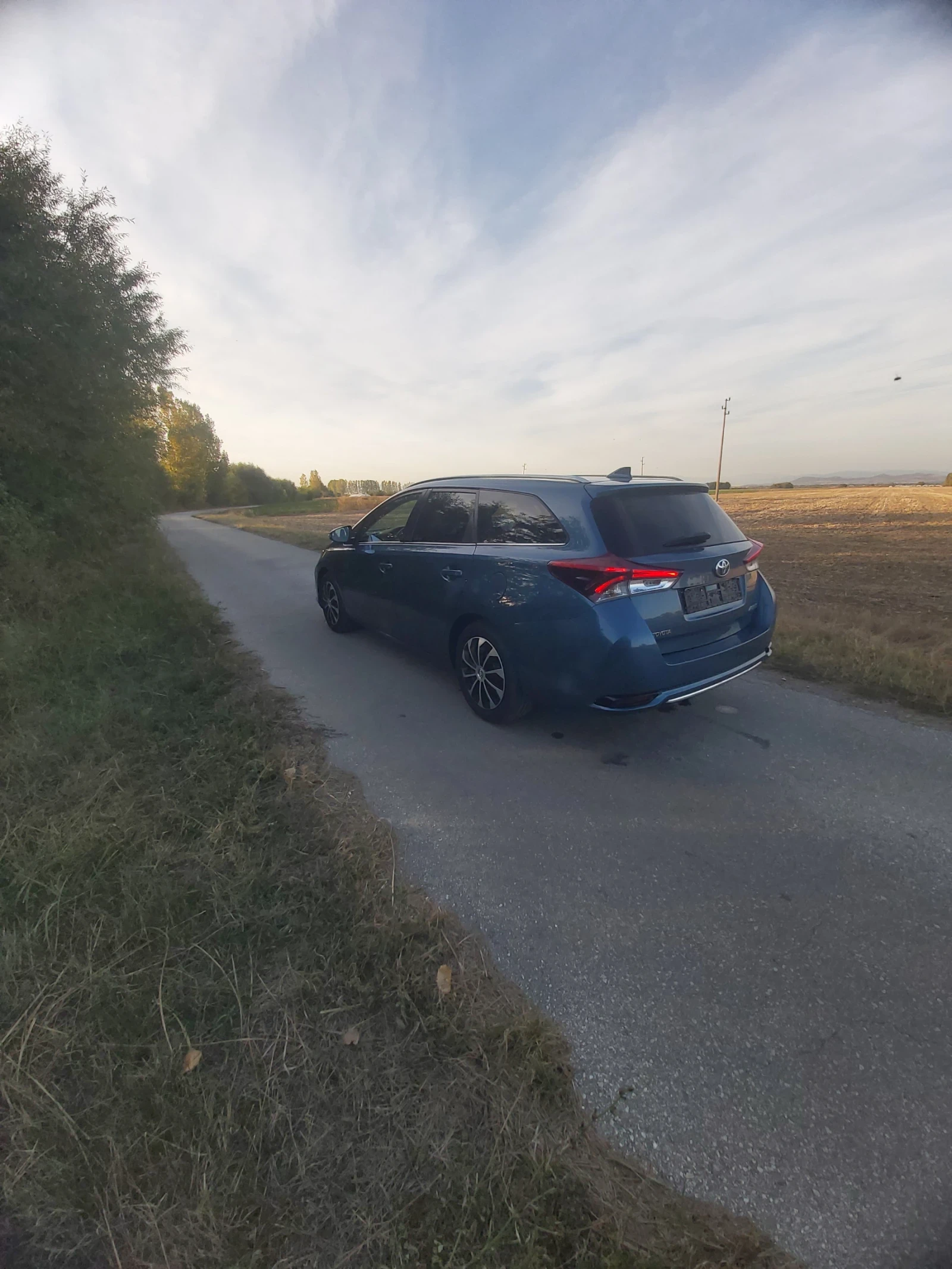 Toyota Auris 1.6 D4D, снимка 3 - Автомобили и джипове - 56430733