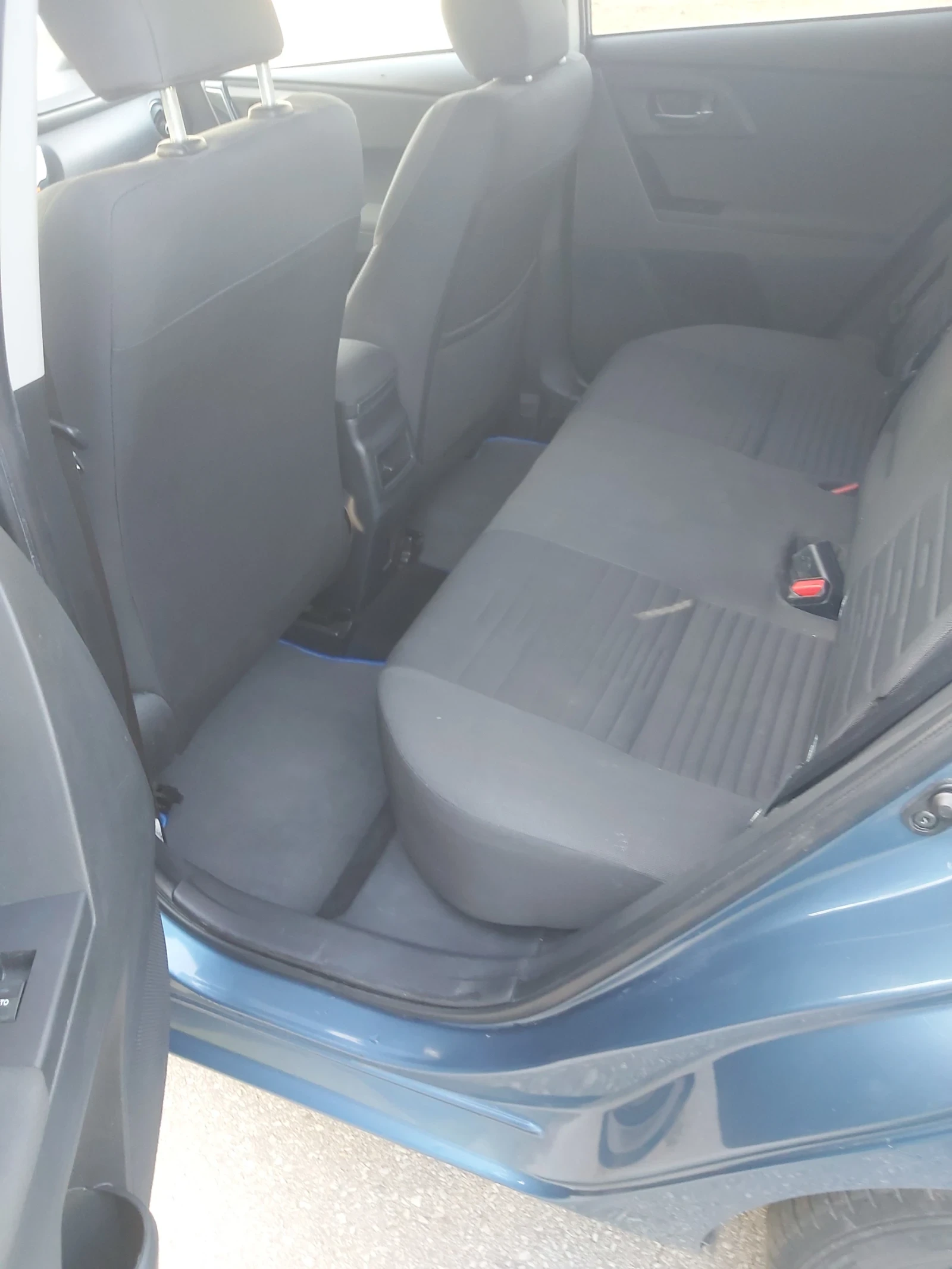 Toyota Auris 1.6 D4D, снимка 10 - Автомобили и джипове - 56430733