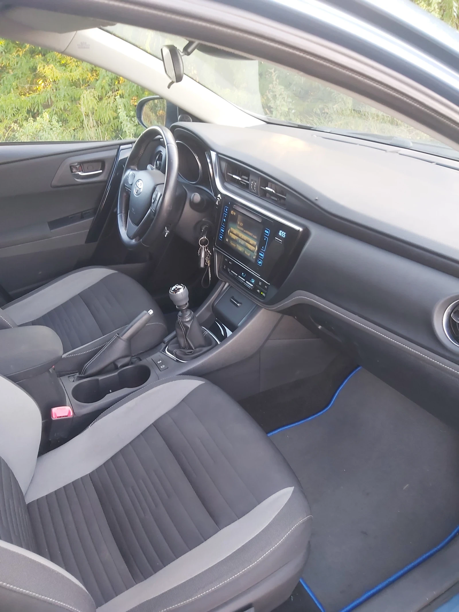 Toyota Auris 1.6 D4D, снимка 9 - Автомобили и джипове - 56430733