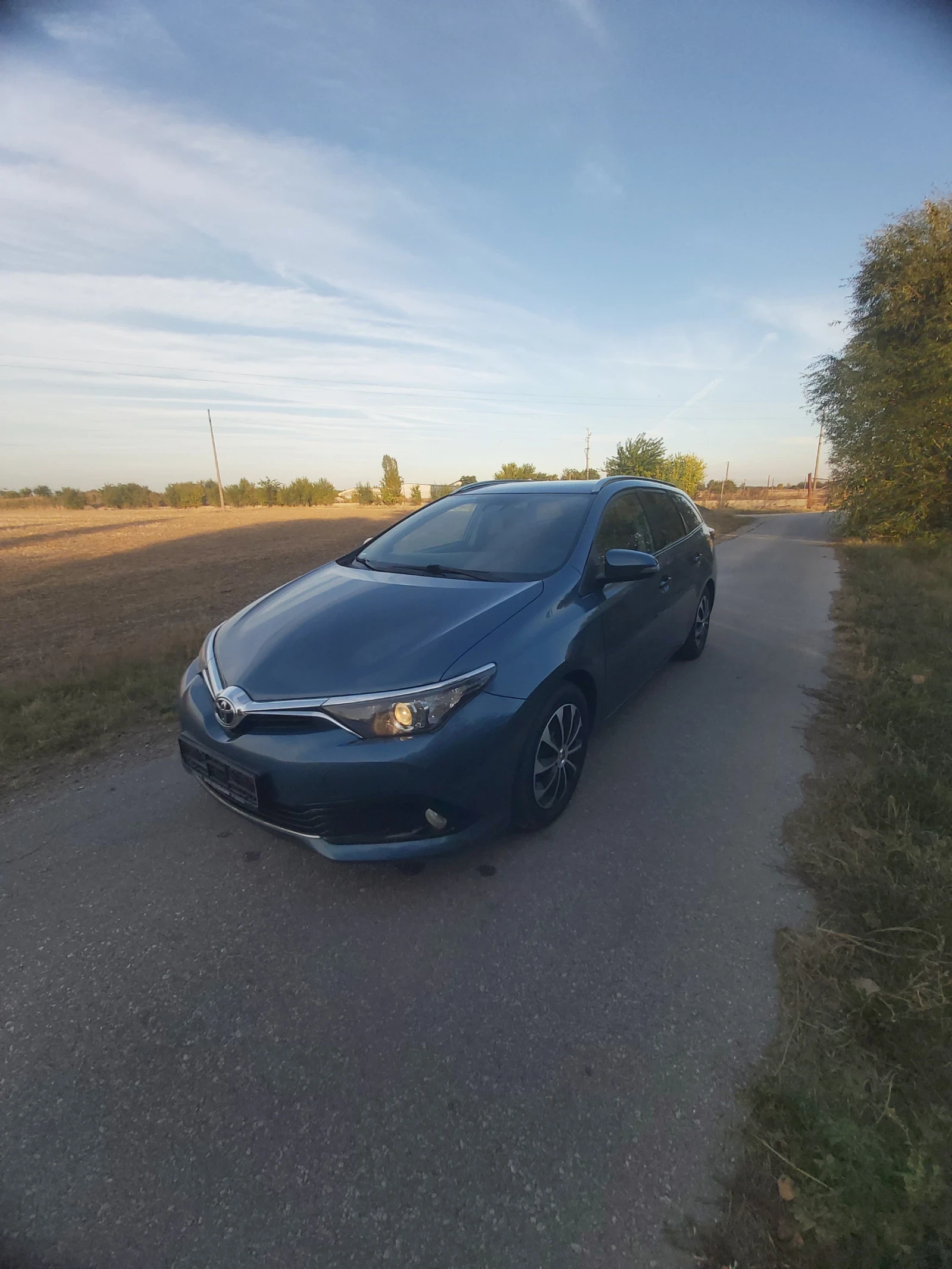 Toyota Auris 1.6 D4D, снимка 2 - Автомобили и джипове - 56430733