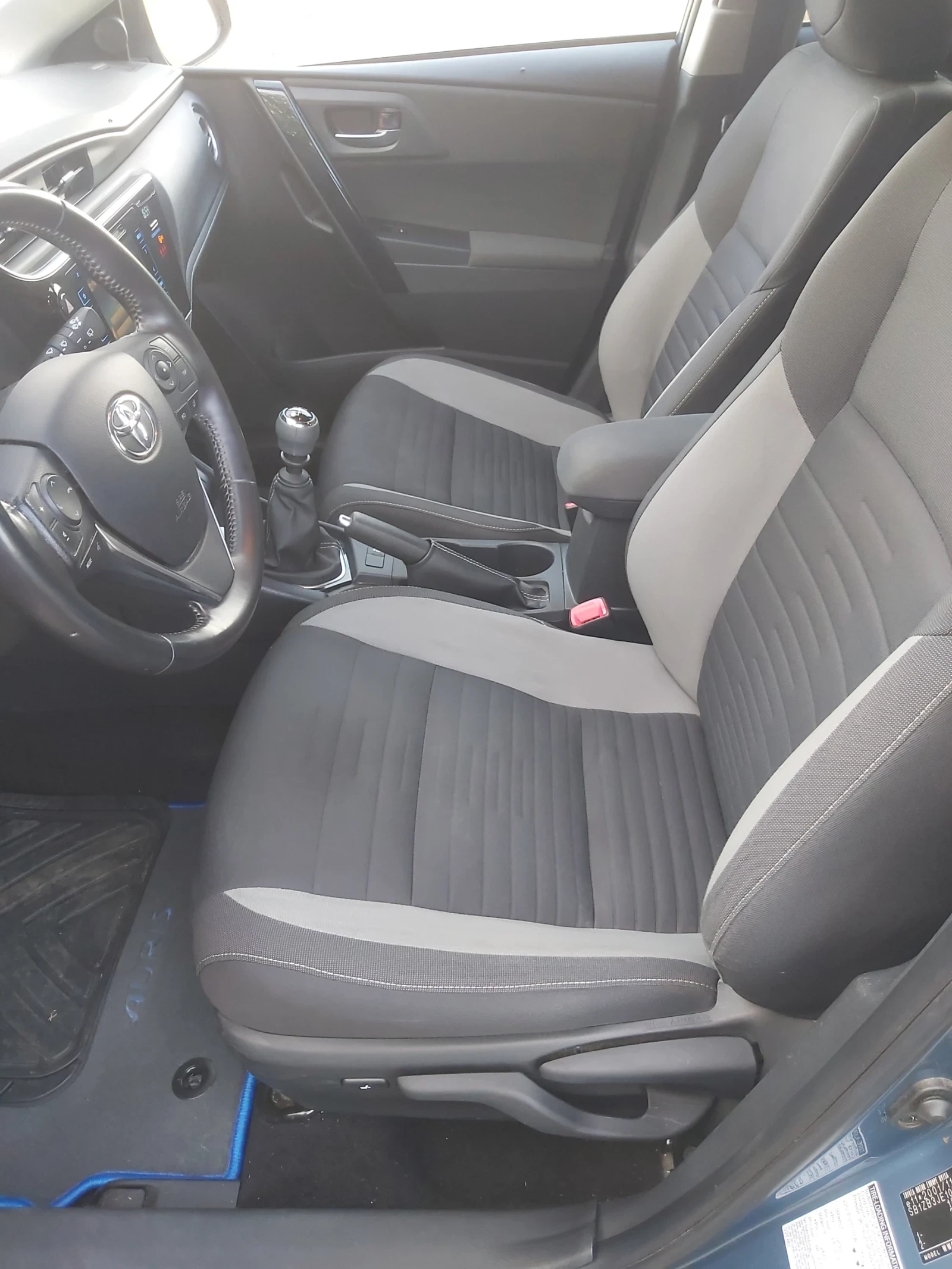 Toyota Auris 1.6 D4D, снимка 8 - Автомобили и джипове - 56430733