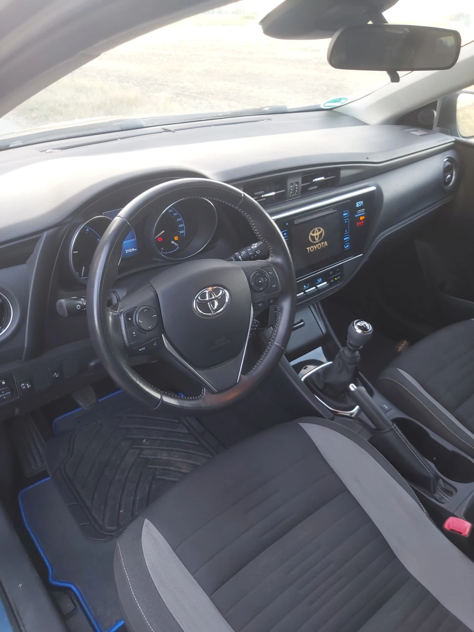 Toyota Auris 1.6 D4D, снимка 6 - Автомобили и джипове - 56430733