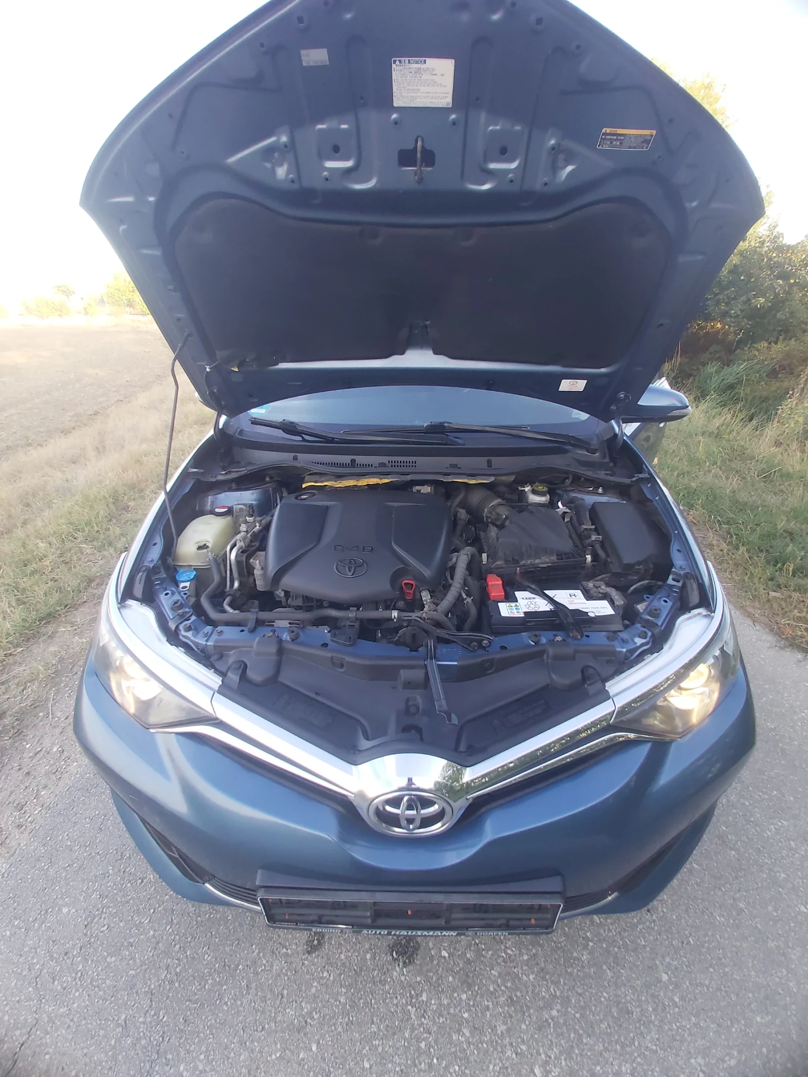 Toyota Auris 1.6 D4D, снимка 12 - Автомобили и джипове - 56430733