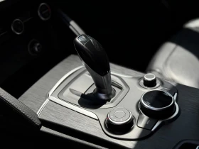 Alfa Romeo Stelvio 2.2/209HP/EXECUTIVE/КАМЕРА/ЗИМНИ-ЛЕТНИ-ГУМИ/KLESS, снимка 16